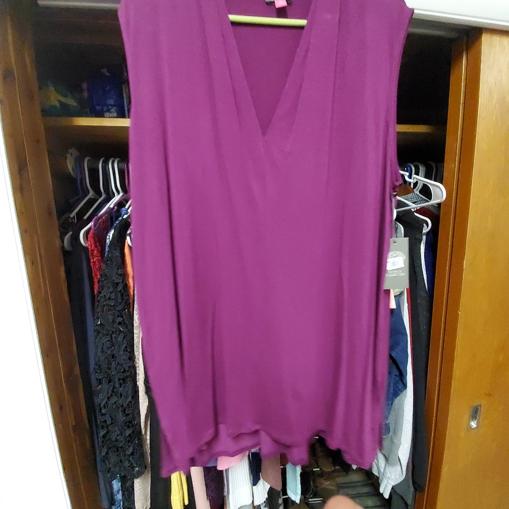 Sleevless shirt